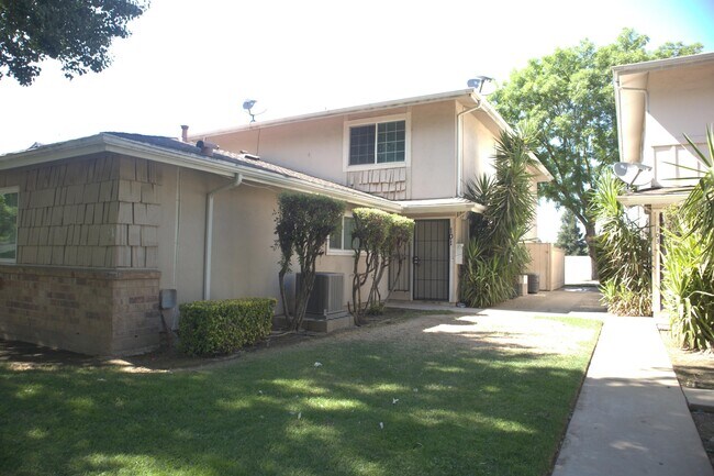 Building Photo - 4986 N Holt Ave