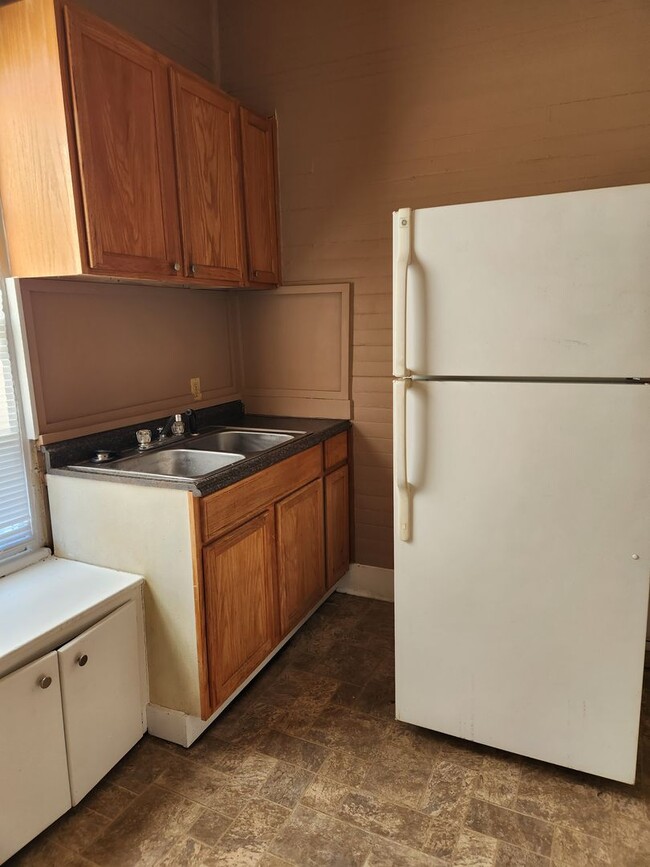 Building Photo - Cute 1 Bedroom 1 Bath in downtown Columbia!