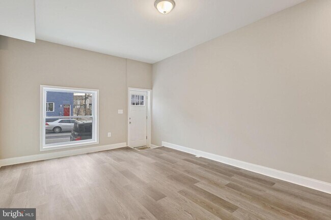 Foto del edificio - 2302 E Madison St