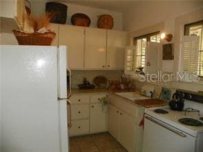 Building Photo - 1701 Siesta Dr