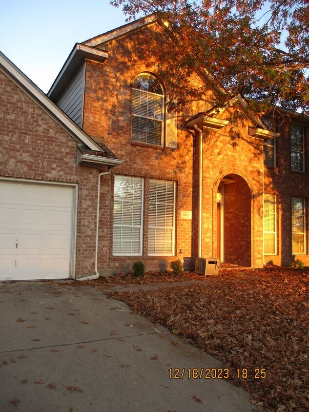 Foto principal - 6411 Clear Pool Dr 76018