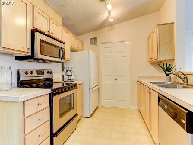 Building Photo - 770 NW 185th Ave