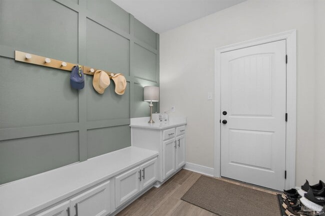 Building Photo - 5718 Oak Hvn Ln