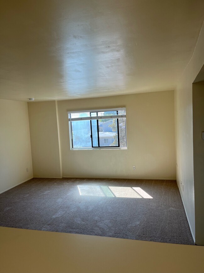 Building Photo - 4825 College Ave