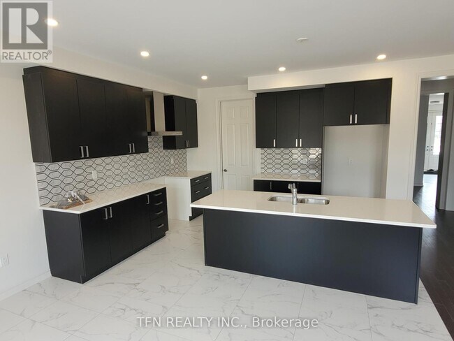 Building Photo - 14 Primrose Hts