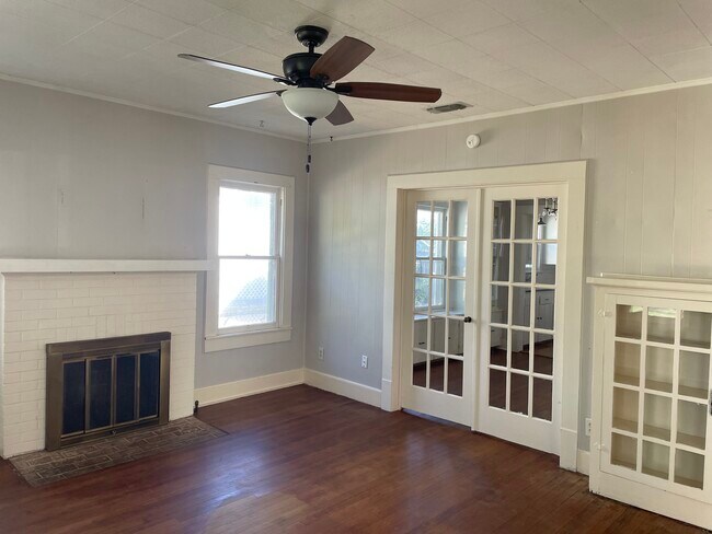 Building Photo - 210 S Van Buren St