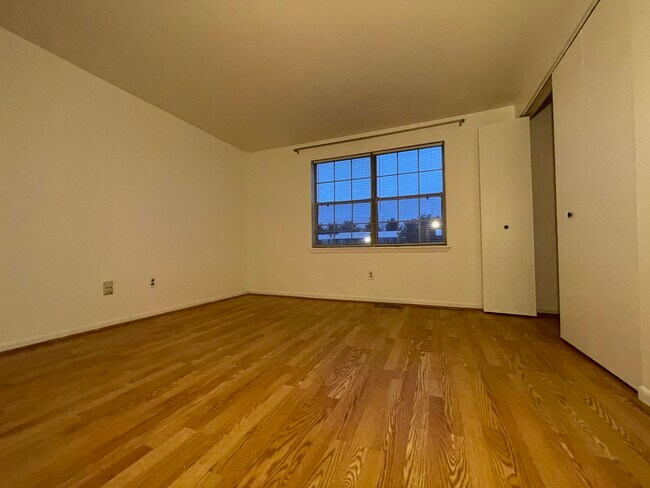 Foto del edificio - 1127 Providence Ct