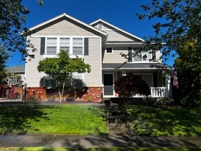 Building Photo - 1768 Jensen Ave