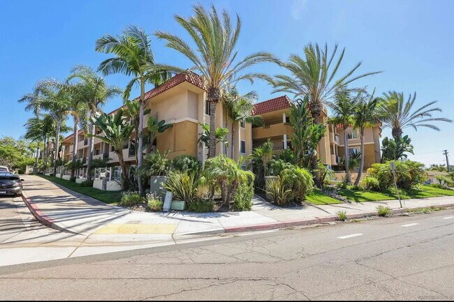 Foto del edificio - 7555 Linda Vista Rd