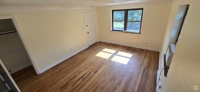 Building Photo - 7115 Eastlawn Dr