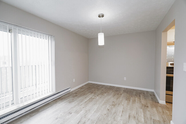 Dining Room - The Evalee Apartments