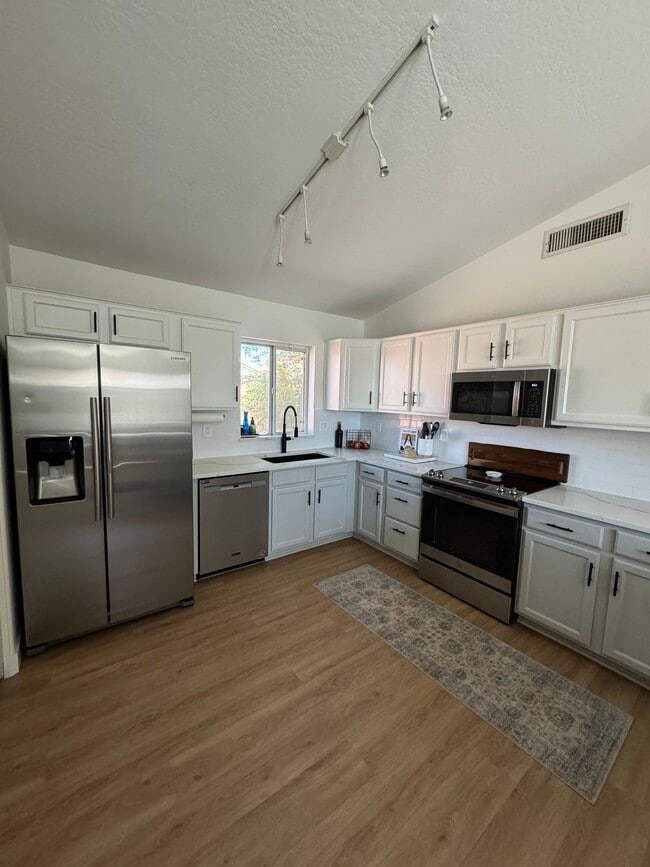 Building Photo - 16652 N 19th St