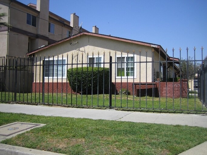 Primary Photo - 1437 W 224th St