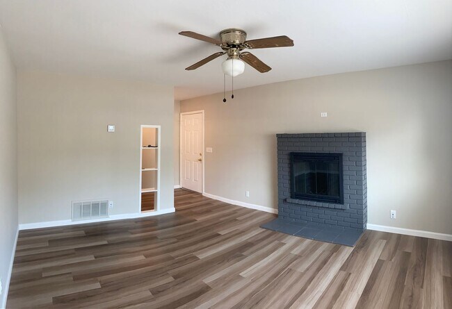 Foto del edificio - 1457-1459 Plumas Ln