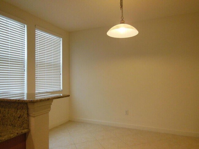 Foto del edificio - 590 Amador Ln