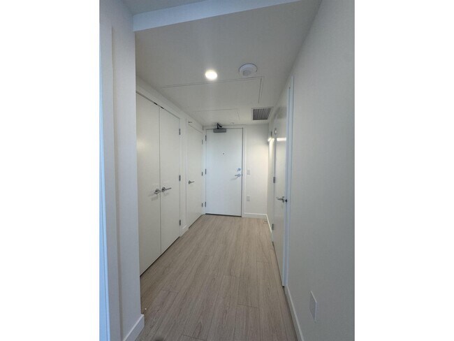 Photo du bâtiment - 13675-1107A 107A Ave
