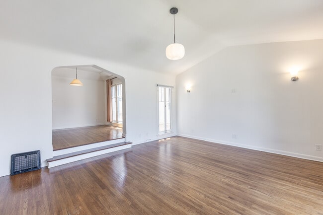 Building Photo - 650 Maltman Ave