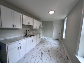 Building Photo - 133 Stevens Ave