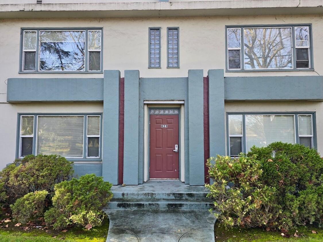 Primary Photo - Upstairs apartment in downtown Santa Rosa!