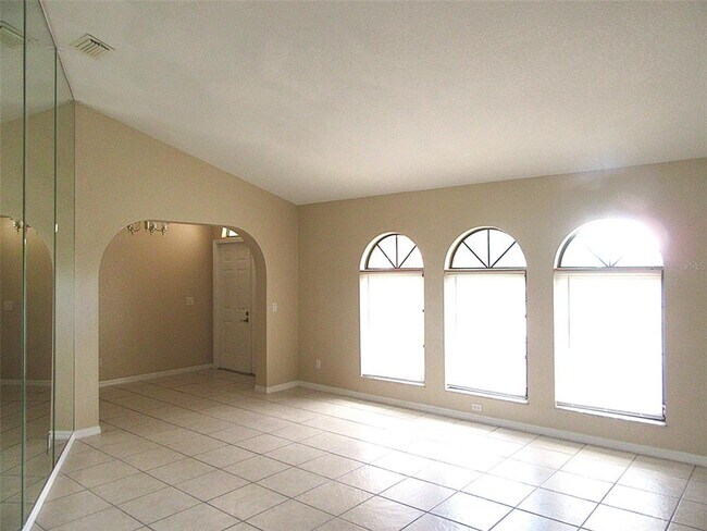 Foto del edificio - 22182 Peachland Blvd