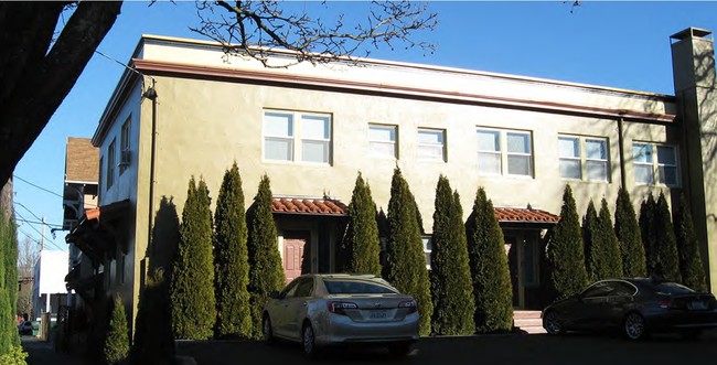 Building Photo - Villa Serena