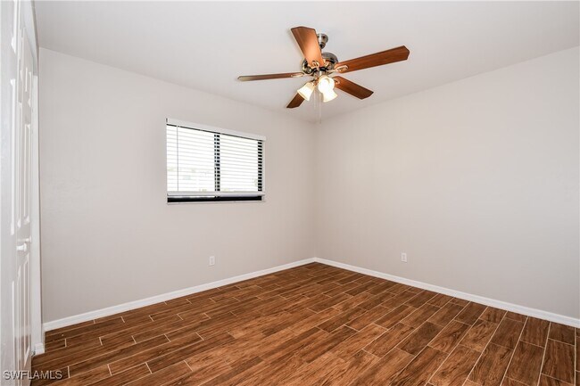 Foto del edificio - 18484 Sarasota Rd