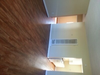 Building Photo - Newly remodeled upstairs unit with parking