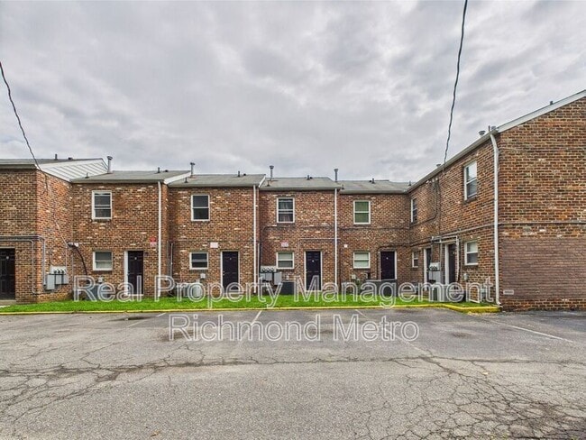 Building Photo - 2701 Midlothian Tpke