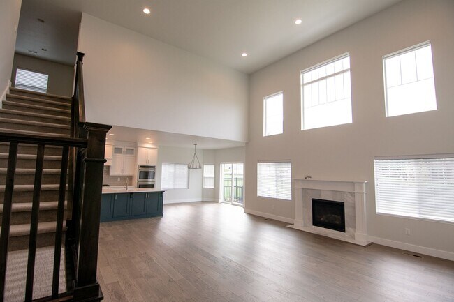Building Photo - Gorgeous 2-Story Home In a Gated Community!