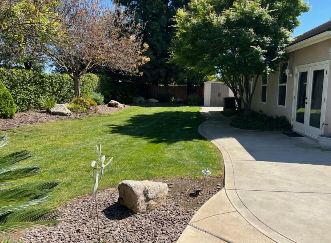 Building Photo - Charming NE Fresno home