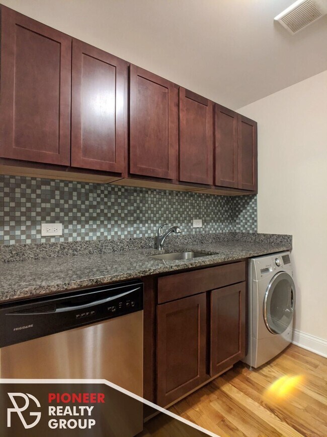 Foto del edificio - 557 W Arlington Pl