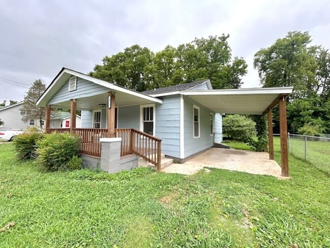 Building Photo - Charming 2 Bedroom Home in North Huntsvill...