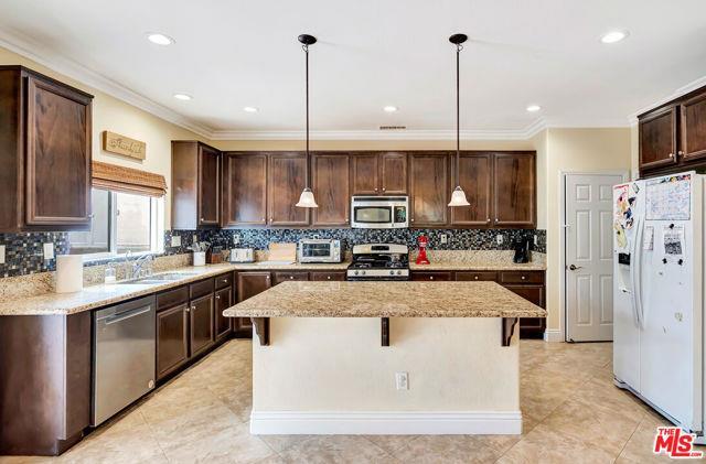 Foto del edificio - 27060 Mountain Willow Ln