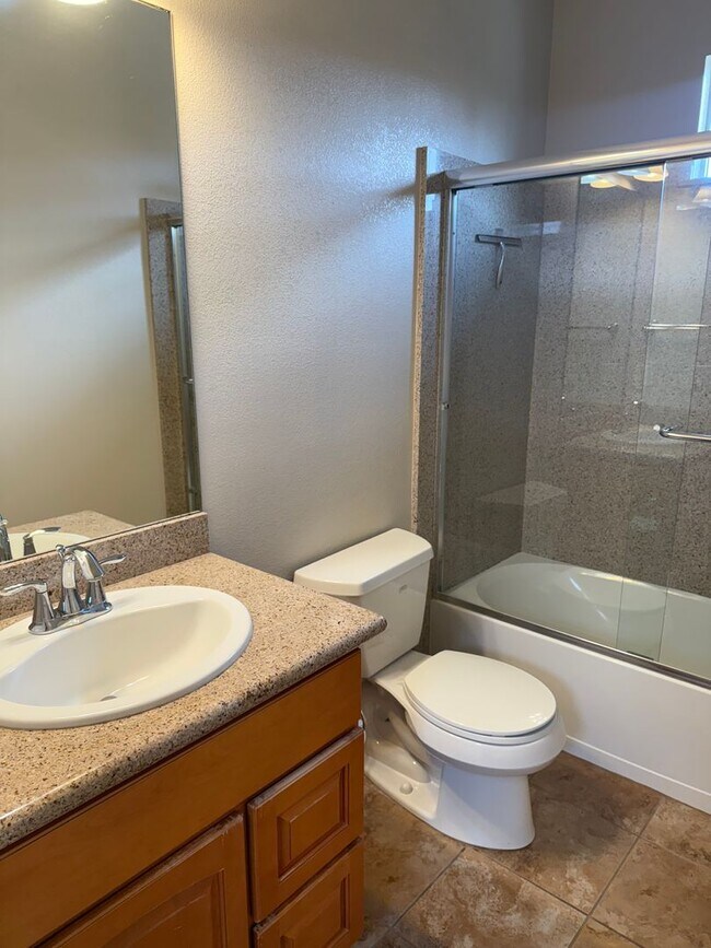 Foto del edificio - Beautifully Maintained 2 bedroom 2 bathroom Condo