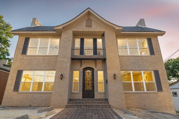 Primary Photo - Tour Today! 2 bedroom at 321 S. Bois D'Arc!