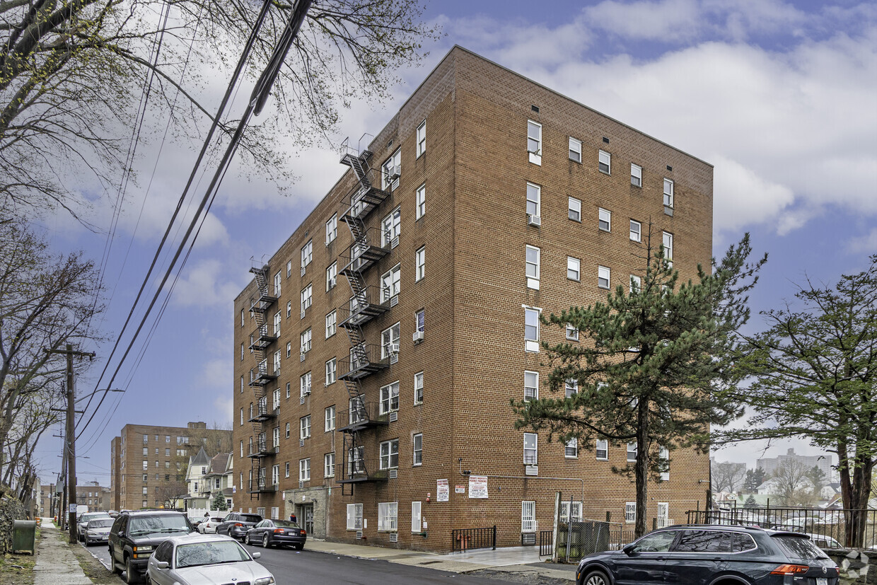 Building Photo - 111 Bruce Ave