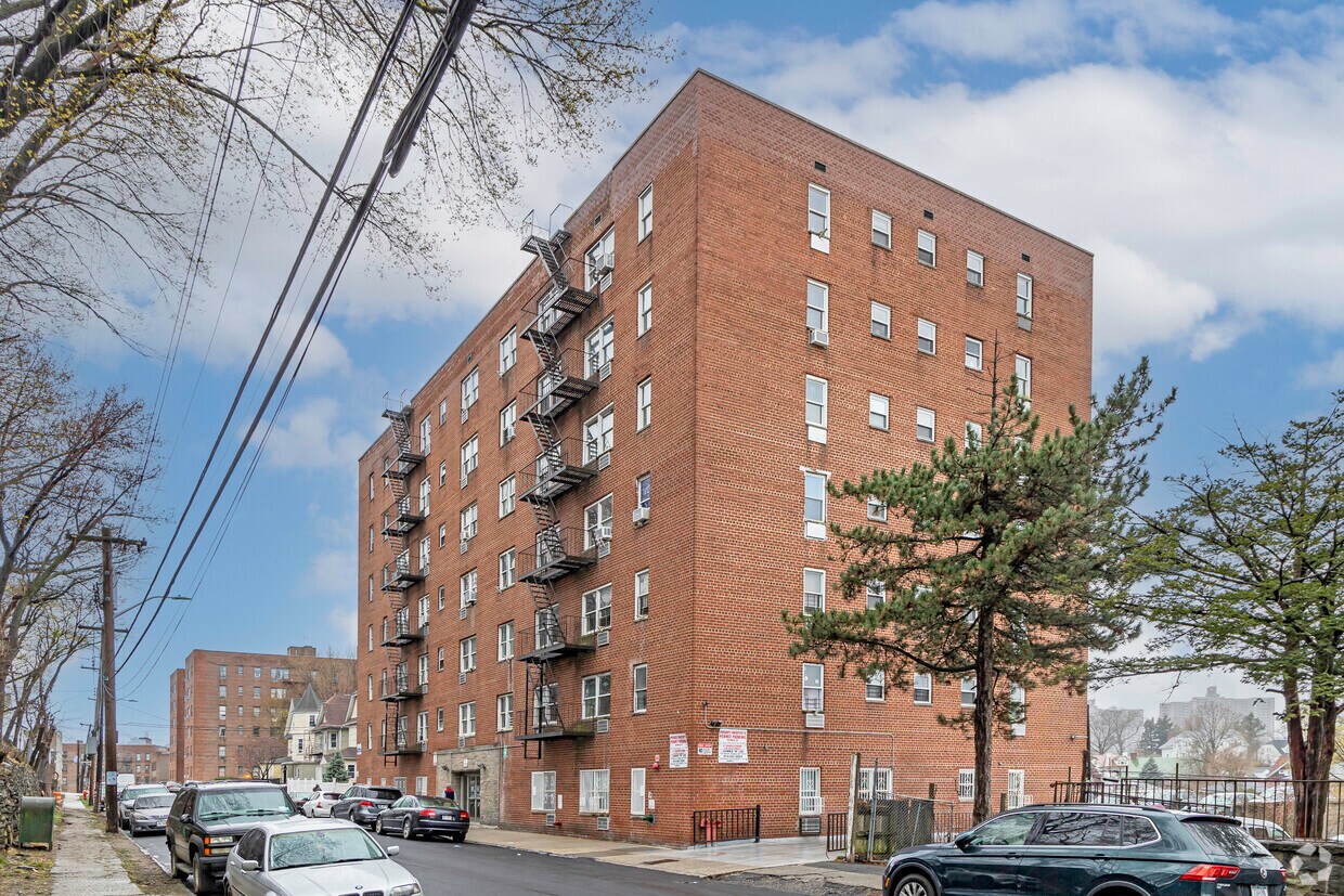 Foto del edificio - 111 Bruce Ave