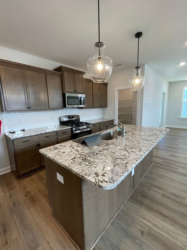 Foto del edificio - Gorgeous newer 3BD/2.5BA home w/ 2 car garage in Clayton!