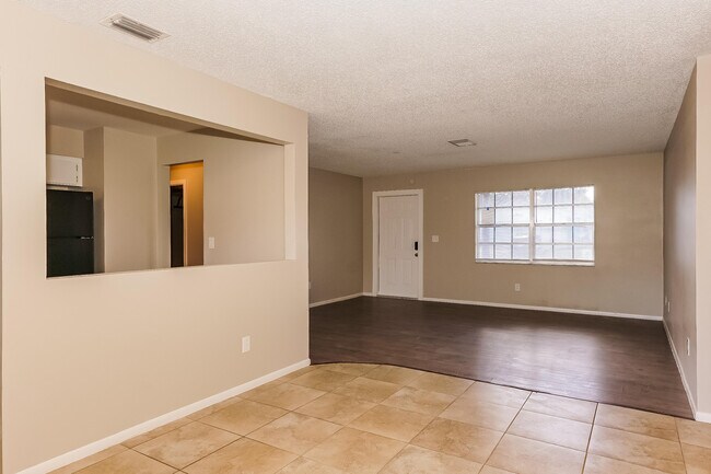 Building Photo - 890 Cynthia Dr