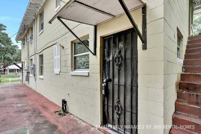Foto del edificio - 1530 W 21st St