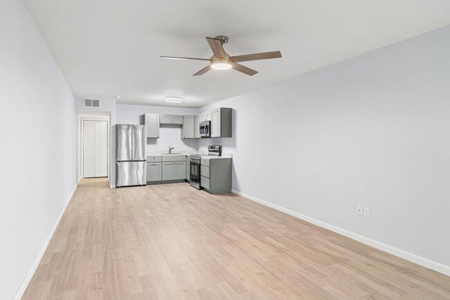 Foto del edificio - 210 Pelham Rd