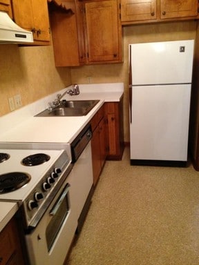 Building Photo - 4550 Queen Elizabeth Ct
