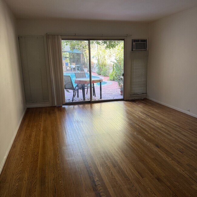 Foto del edificio - 1550 Hayworth Ave
