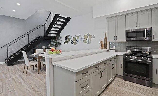 Building Photo - 2323 28th St