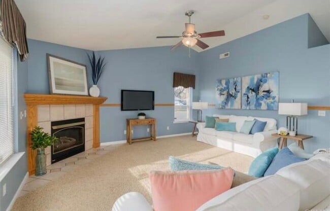 Building Photo - 3bd 2ba