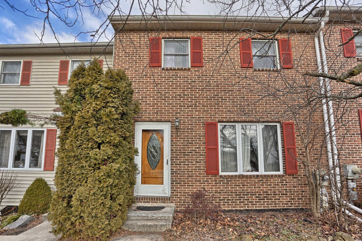 4 Persian Lilac Dr, Goldsboro, PA 17319 Townhome Rentals in Goldsboro PA