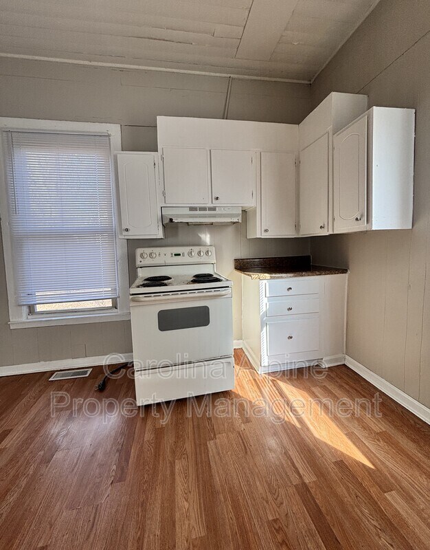 Photo - 402 N Poplar St House