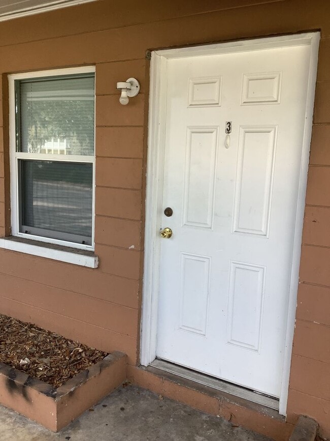 Building Photo - 510 Silver St