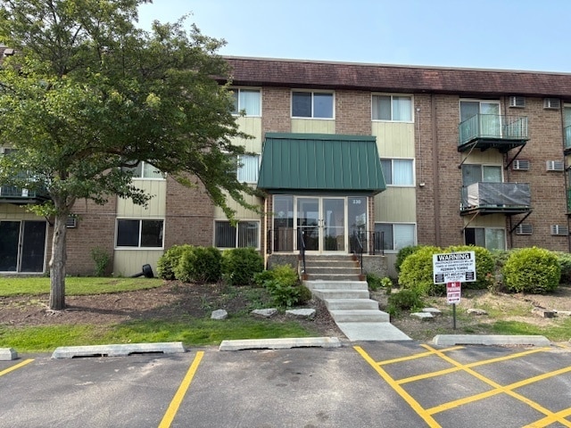 Primary Photo - 240 Springhill Dr