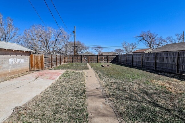 Building Photo - Great 3/2 in Southlawn